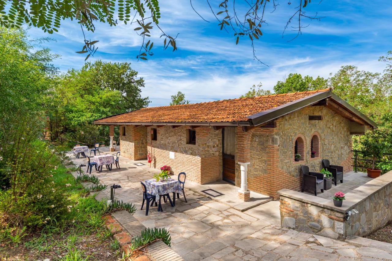 Ippotur Medieval Resort Castelnuovo Magra Luaran gambar