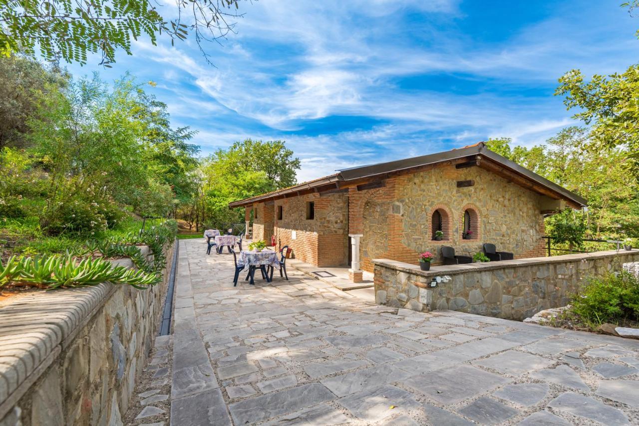 Ippotur Medieval Resort Castelnuovo Magra Luaran gambar