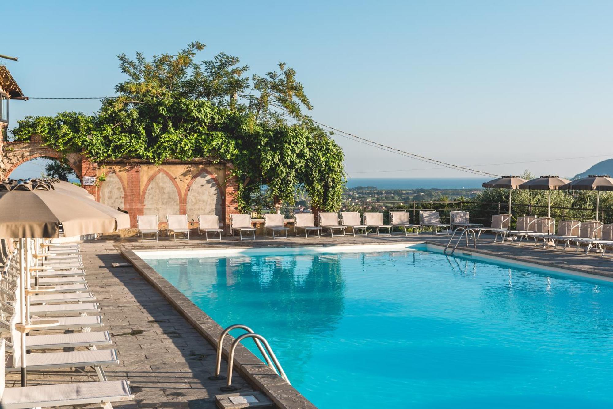 Ippotur Medieval Resort Castelnuovo Magra Luaran gambar